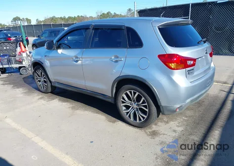 2016 Mitsubishi Outlander Sport 2.0 Es z USA, uszkodzony, nr VIN JA4AP3AU2GZ030930
